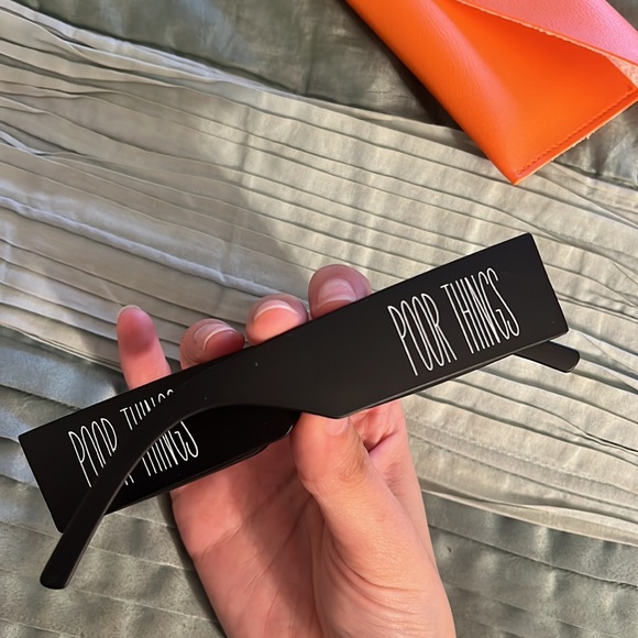 Poor things sunglasses and cards - Picture 3 of 5